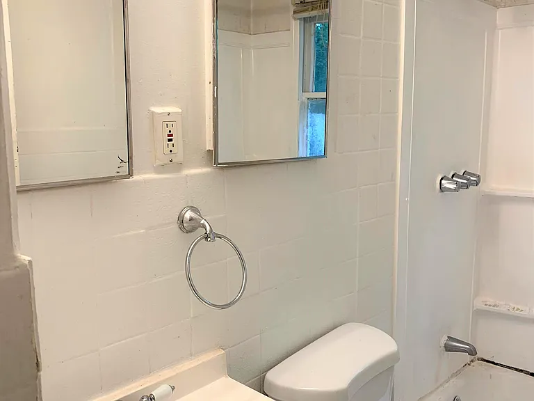 1005 Hampton St NW — Photo 1