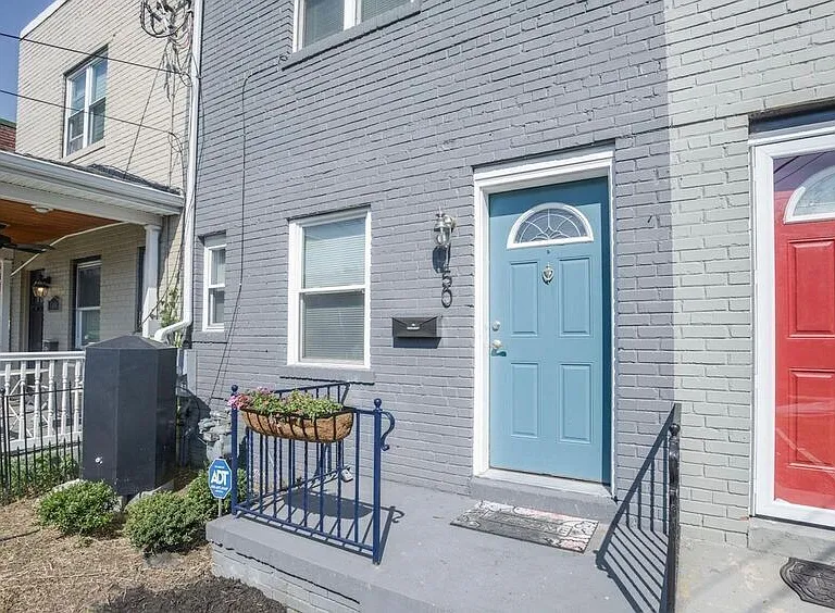 150 35th St NE — Photo 2