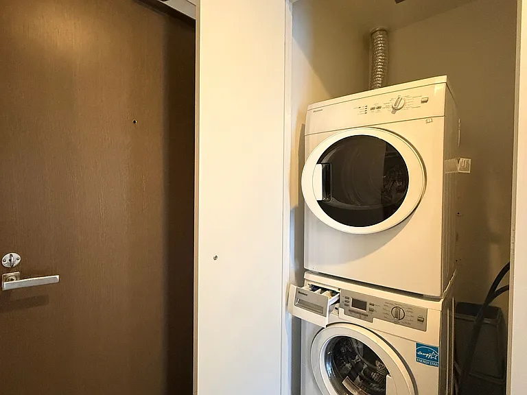 1 Bloor St E #422 — Photo 23