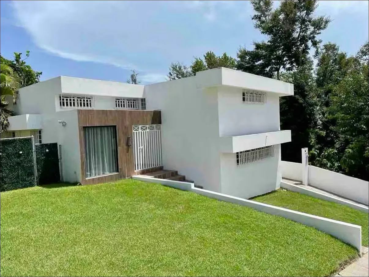3 bed, $2,400 — Photo 1