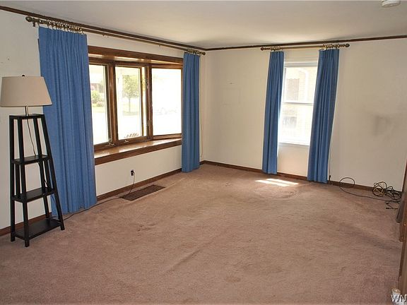 3rd image of 130 Helen St