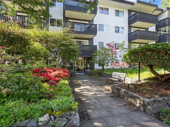 1035 McClure St #204, Victoria, BC V8V 3G1