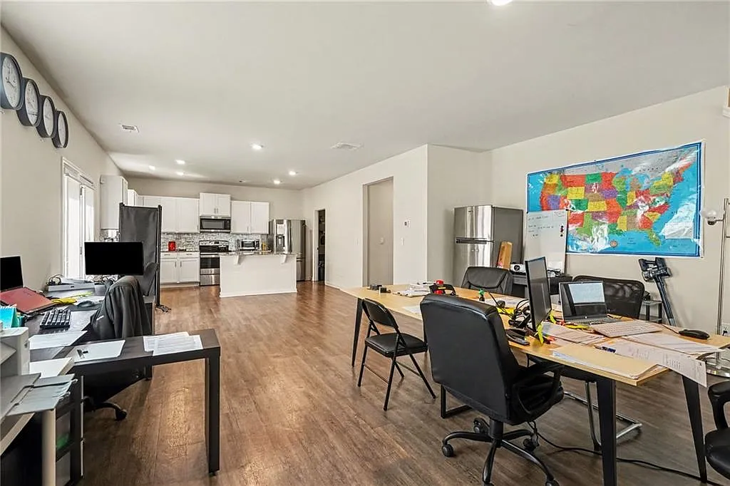 5 bed, 3.0 bath, 2787 sqft, $2,600 — Photo 4