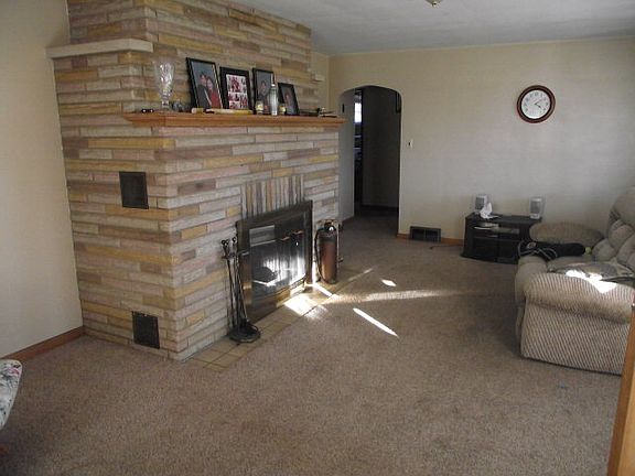 5th image of 915 E Main St