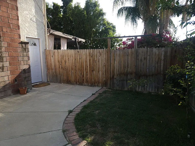 Pascal Ave — Photo 13