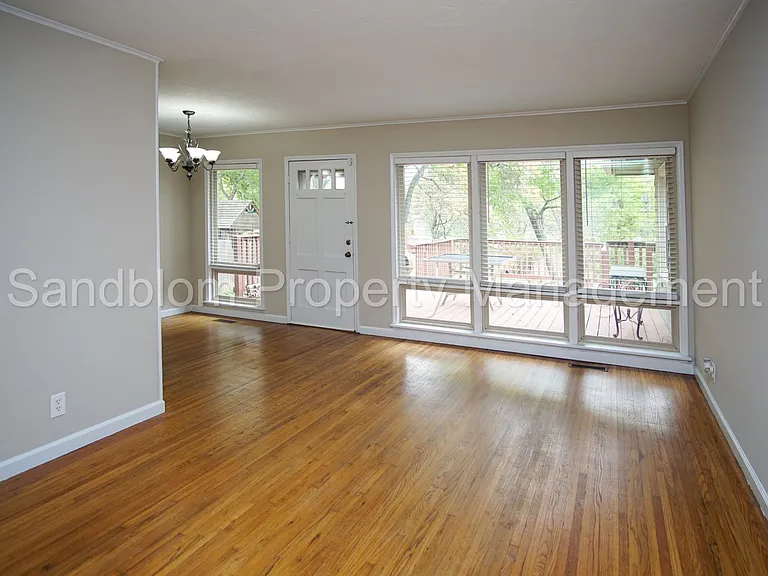 3549 S Richmond Ave — Photo 4
