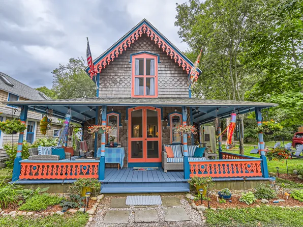 16 Victorian Park, Oak Bluffs, MA 02557