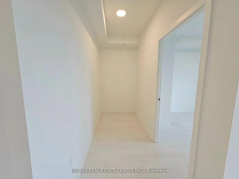 415 Main St W #401 — Photo 4