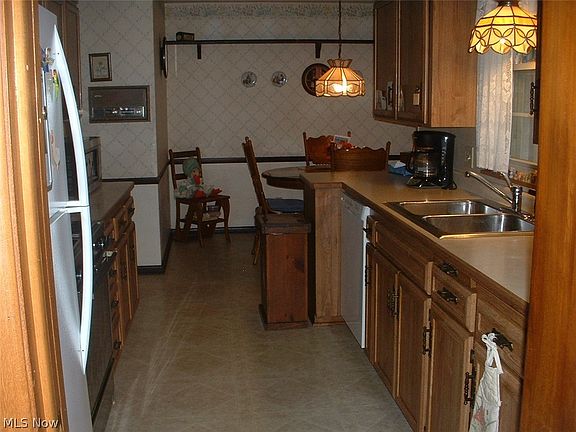 5th image of 240 Dartmouth Dr