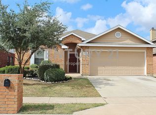 10453 Evening View Dr, Fort Worth, TX 76131