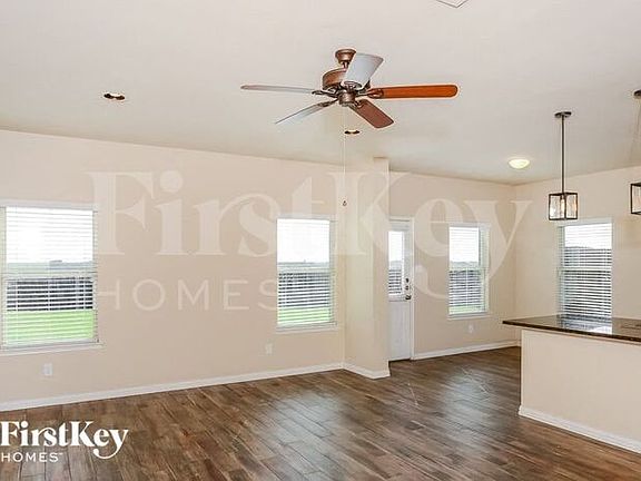 2nd image of 1086 Churchill Dr