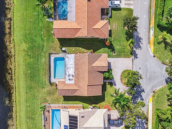 4th image of 1911 NW 107th Drive