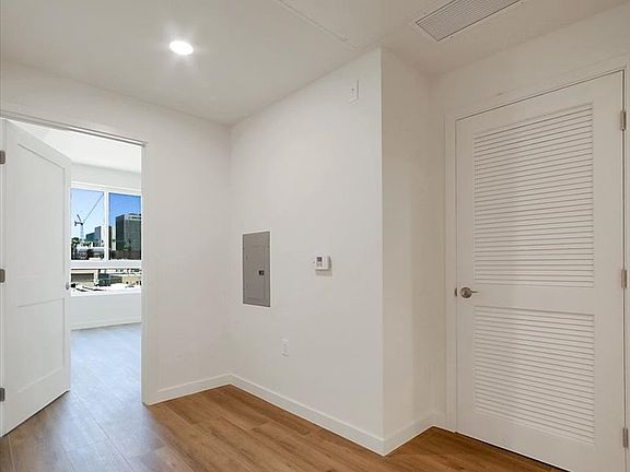 5th image of 928 S Berendo St APT 208
