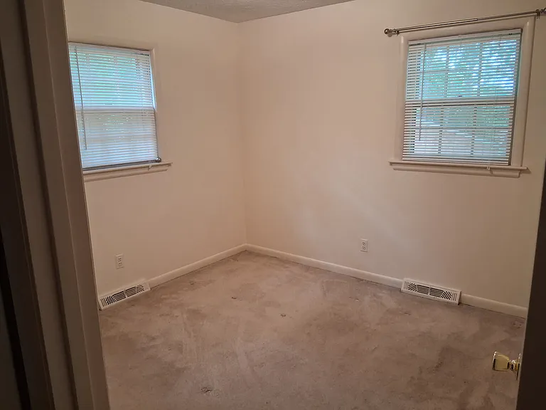 Parkview Dr — Photo 7