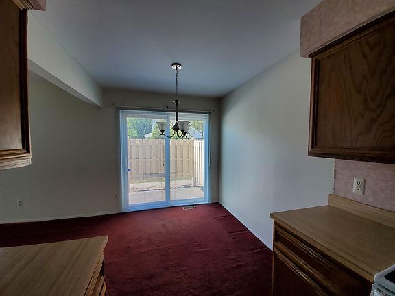 5th image of 15732 Cambridge Dr