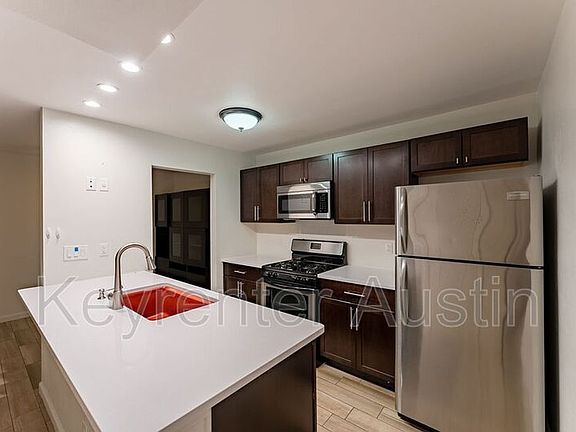 4th image of 2303 E Side Dr APT 212