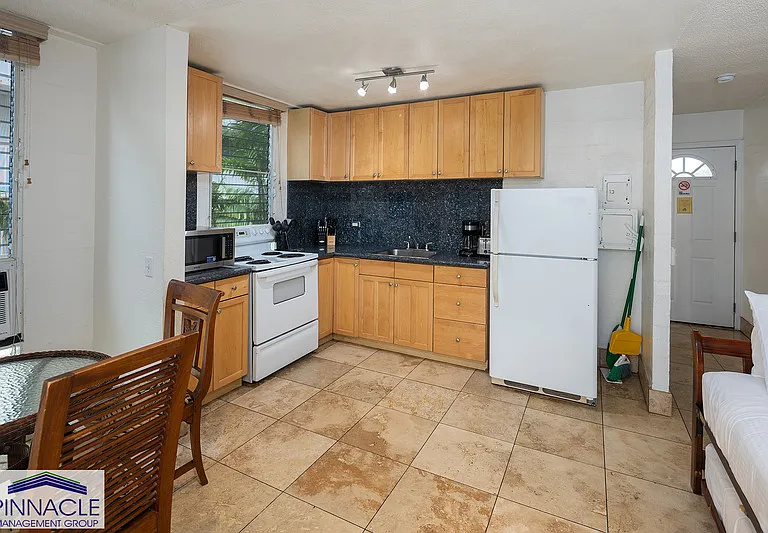 240 Liliuokalani Ave #202 — Photo 3