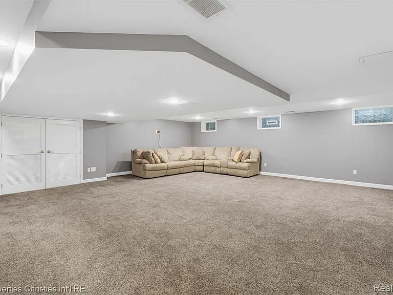 1688 Northlawn Blvd — Photo 43