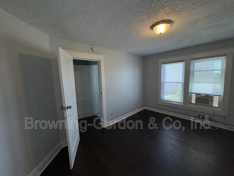 1517B Bernard Ave — Photo 7