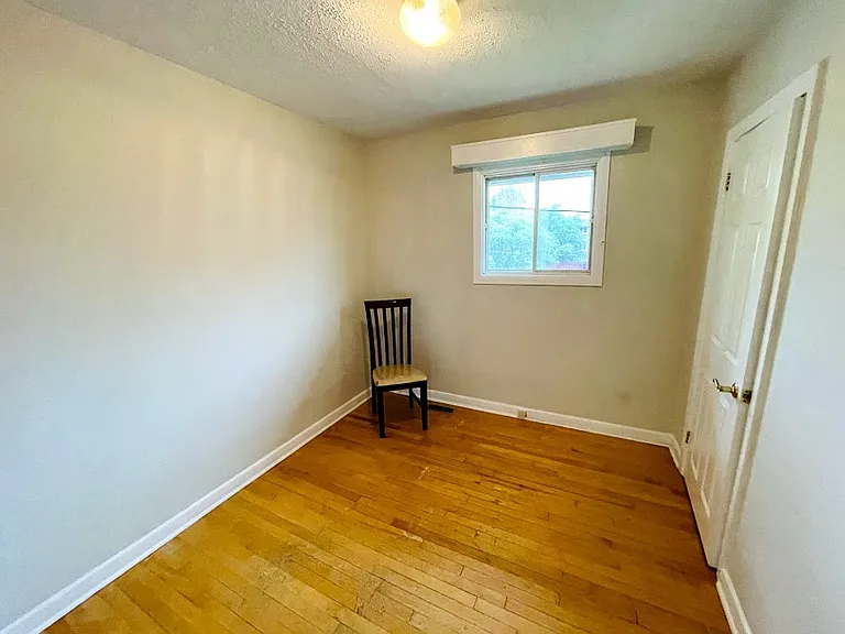 706 Hastings Ave — Photo 9
