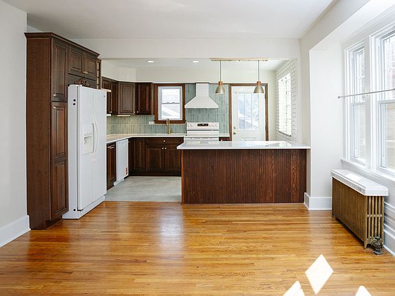 5th image of 334 44th St