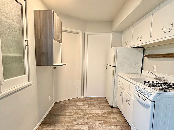 4th image of 2404 Banning Rd #1