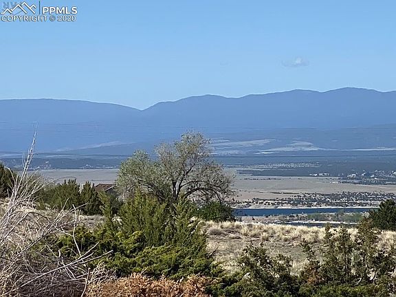 3rd image of 1046 S Oak Valley Ln