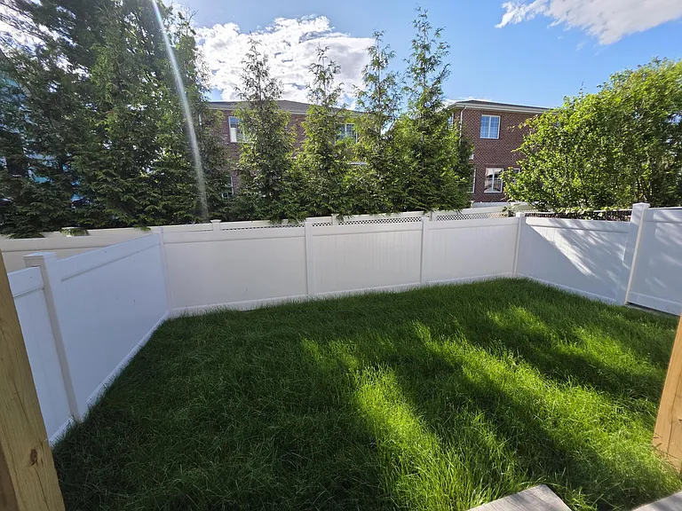 1047B Anderson Ave — Photo 37