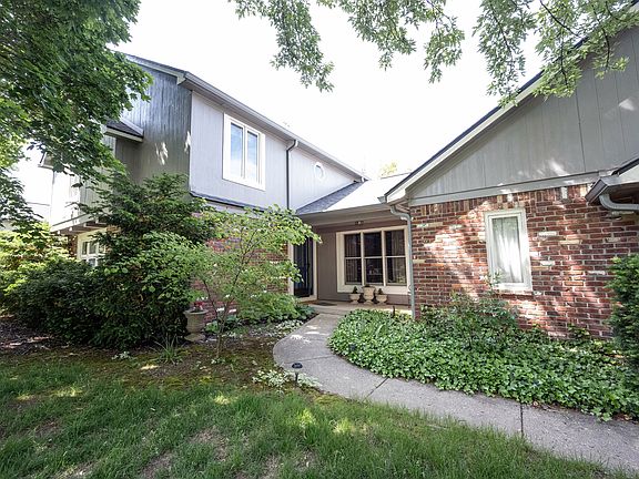 3rd image of 8121 Clearwater Dr