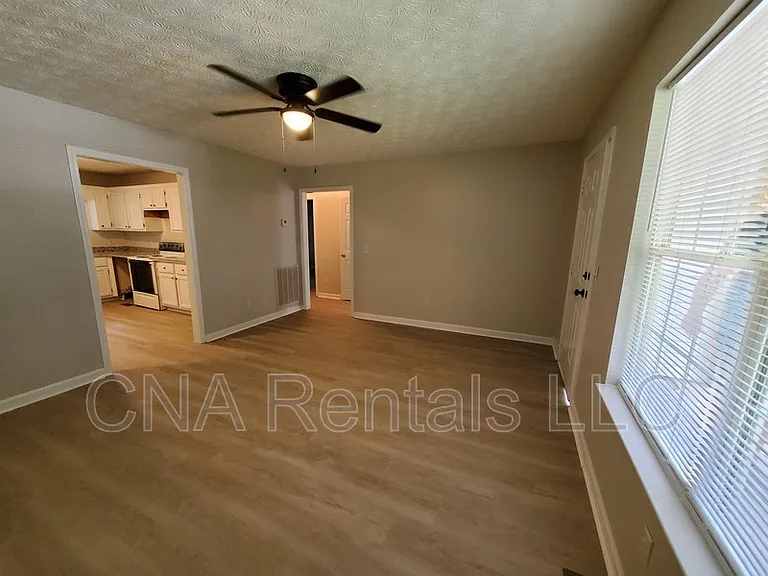215 Green Acre Ln #B — Photo 4