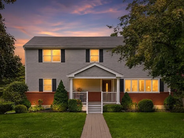 6 Hillcrest Rd, Bedford, MA 01730