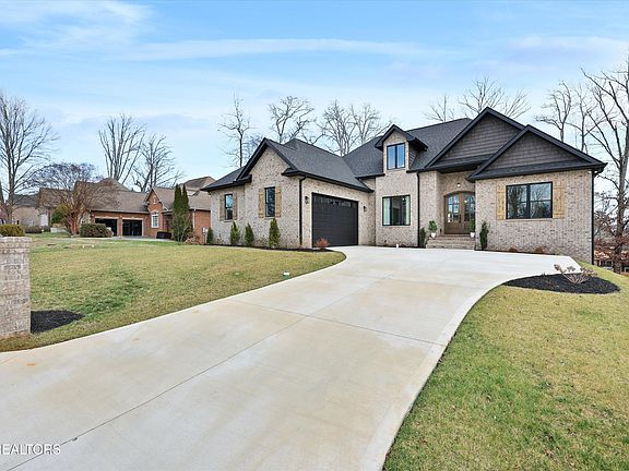 5th image of 591 Yosemite Dr