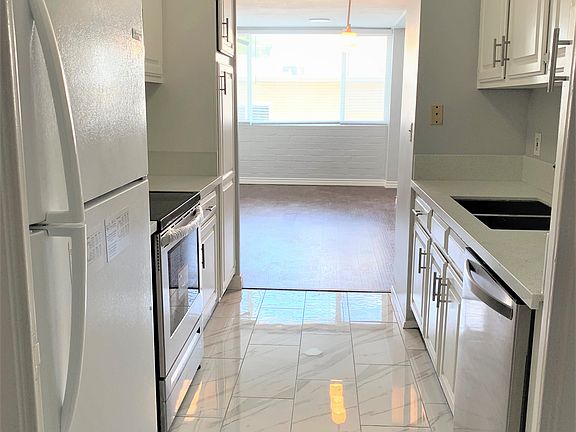 5th image of 540 Kelton Ave APT 401