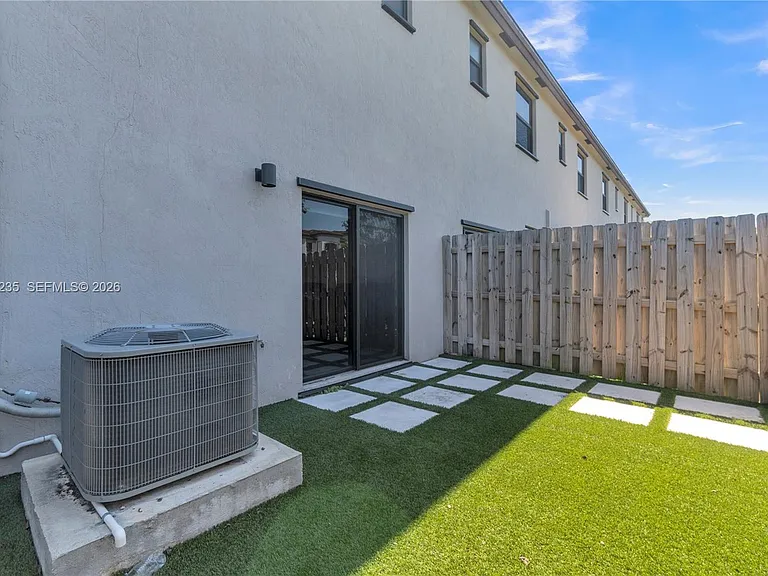 21068 NE 8th Ave — Photo 27