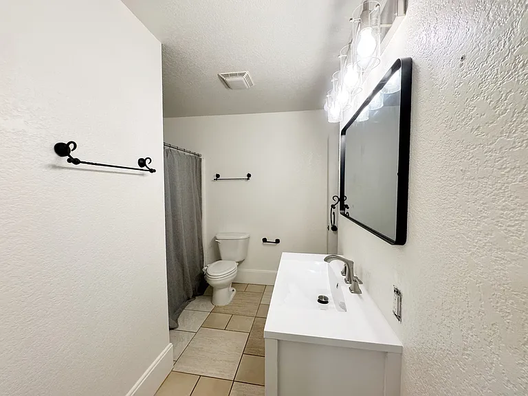 120 N Washington Ave — Photo 12