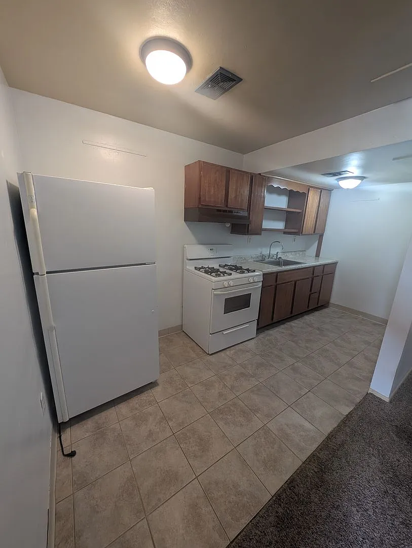 111 Clay Pike — Photo 4