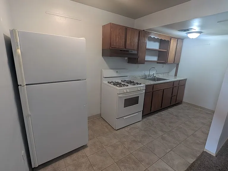 111 Clay Pike — Photo 4