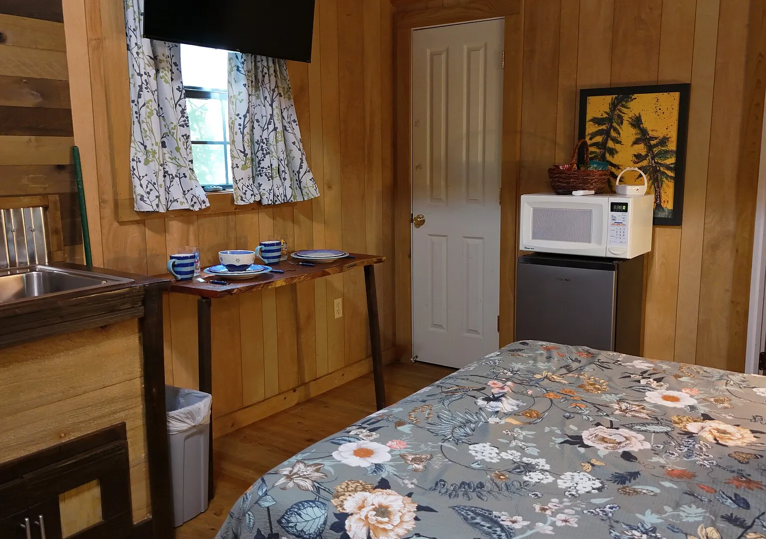 Destress in Peaceful Magnolia Cabin, 15 mins from Alexandria hospitals — Photo 1