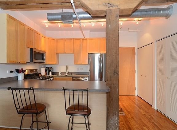 5th image of 1735 W Diversey Pkwy APT 318