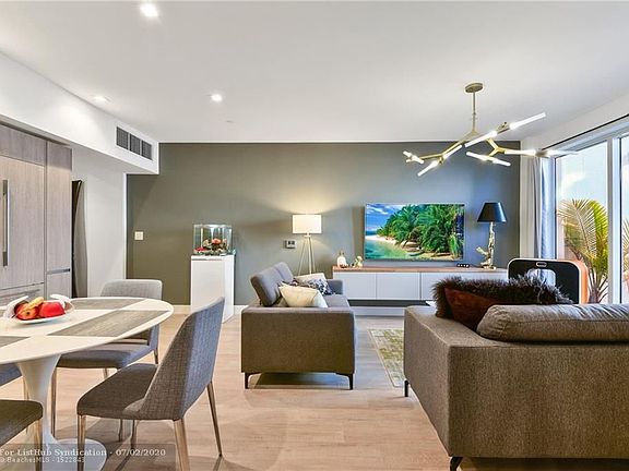 4th image of 455 NE 39th St Unit 201