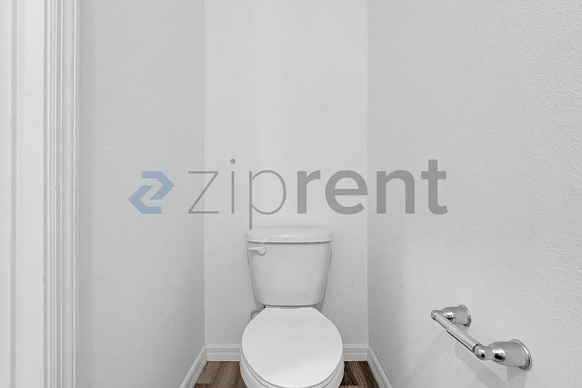 3 bed, 2.5 bath, 1673 sqft, $2,300 — Photo 3