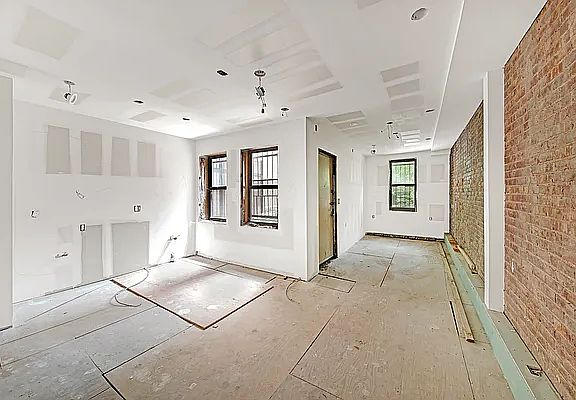 5th image of 18 W 127th St APT 4