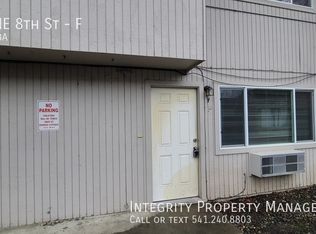 704 NE 8th St #F, Grants Pass, OR 97526