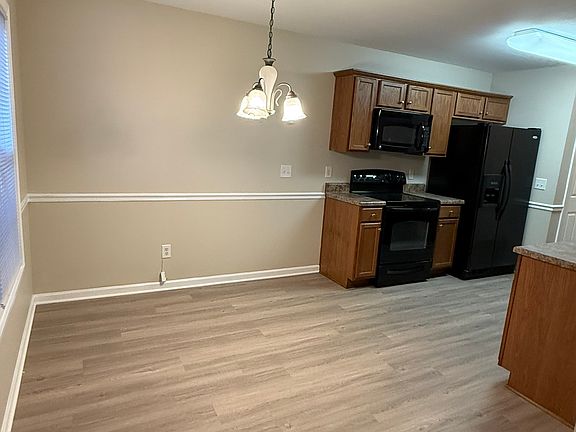 3rd image of 5816 Huckleberry Ct