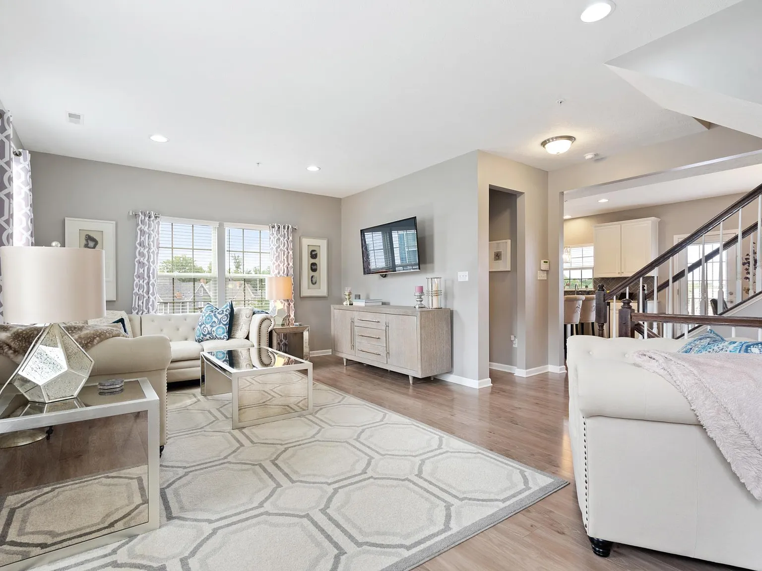 3 bed, 2.5 bath, 1658 sqft, $3,200 — Photo 3