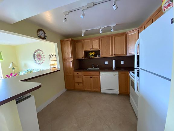 5th image of 311 Wellington D