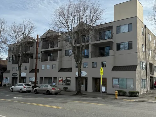 3622 California Ave SW APT 201, Seattle, WA 98116