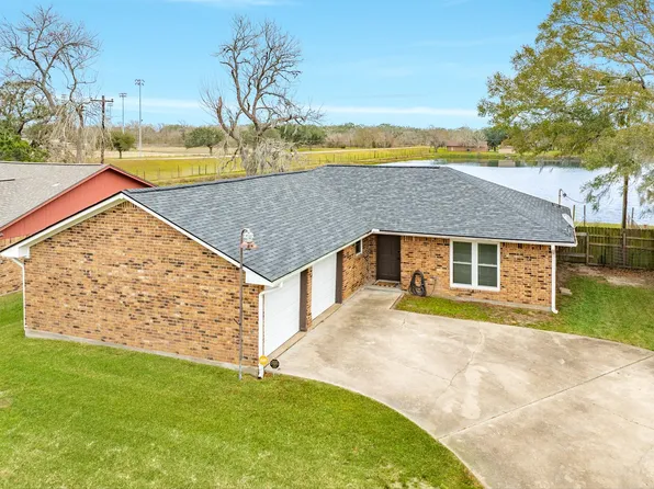 239 Lakewood Dr, Clute, TX 77531