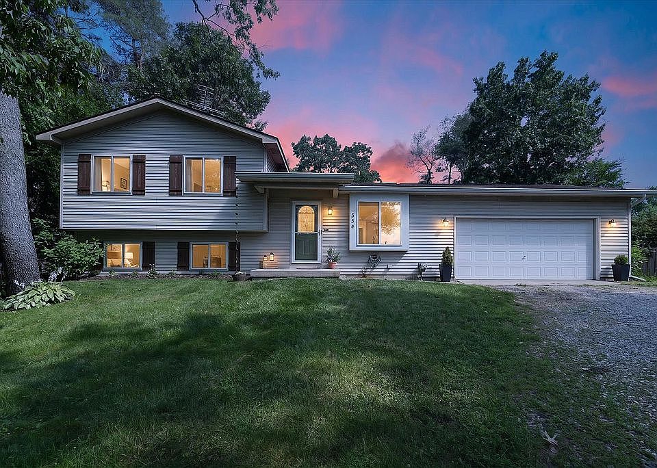 1st image of 554 Blue Water Dr