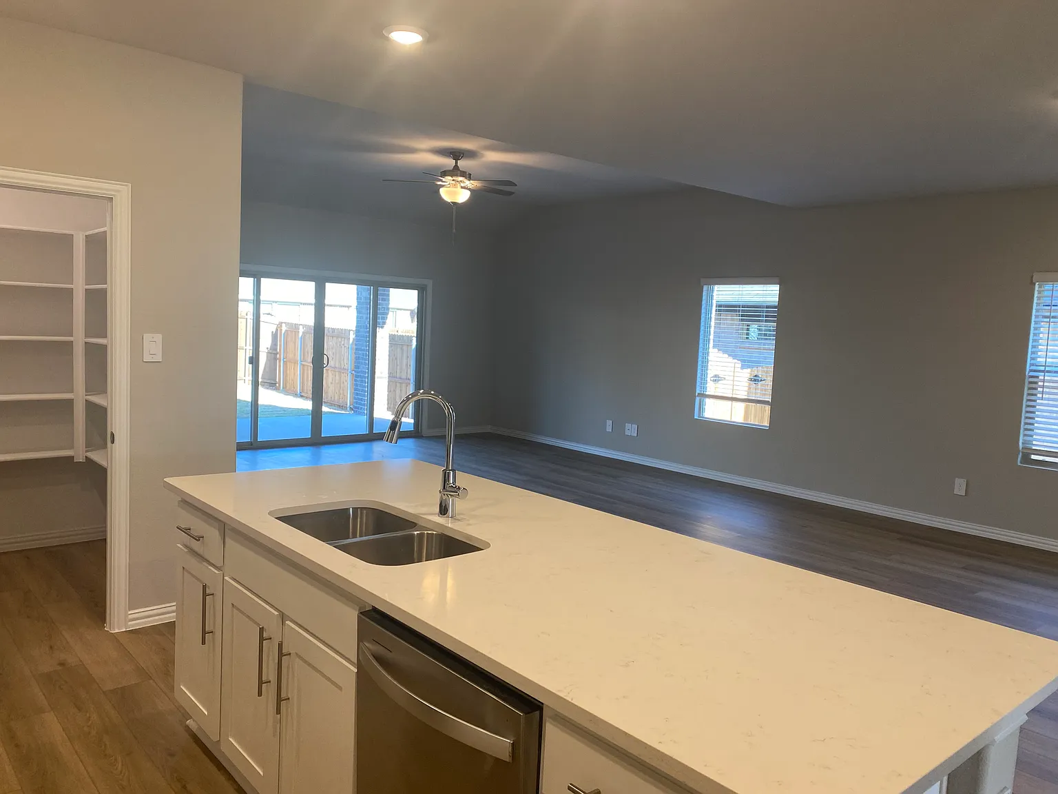 4 bed, 3082 sqft, $2,500 — Photo 4